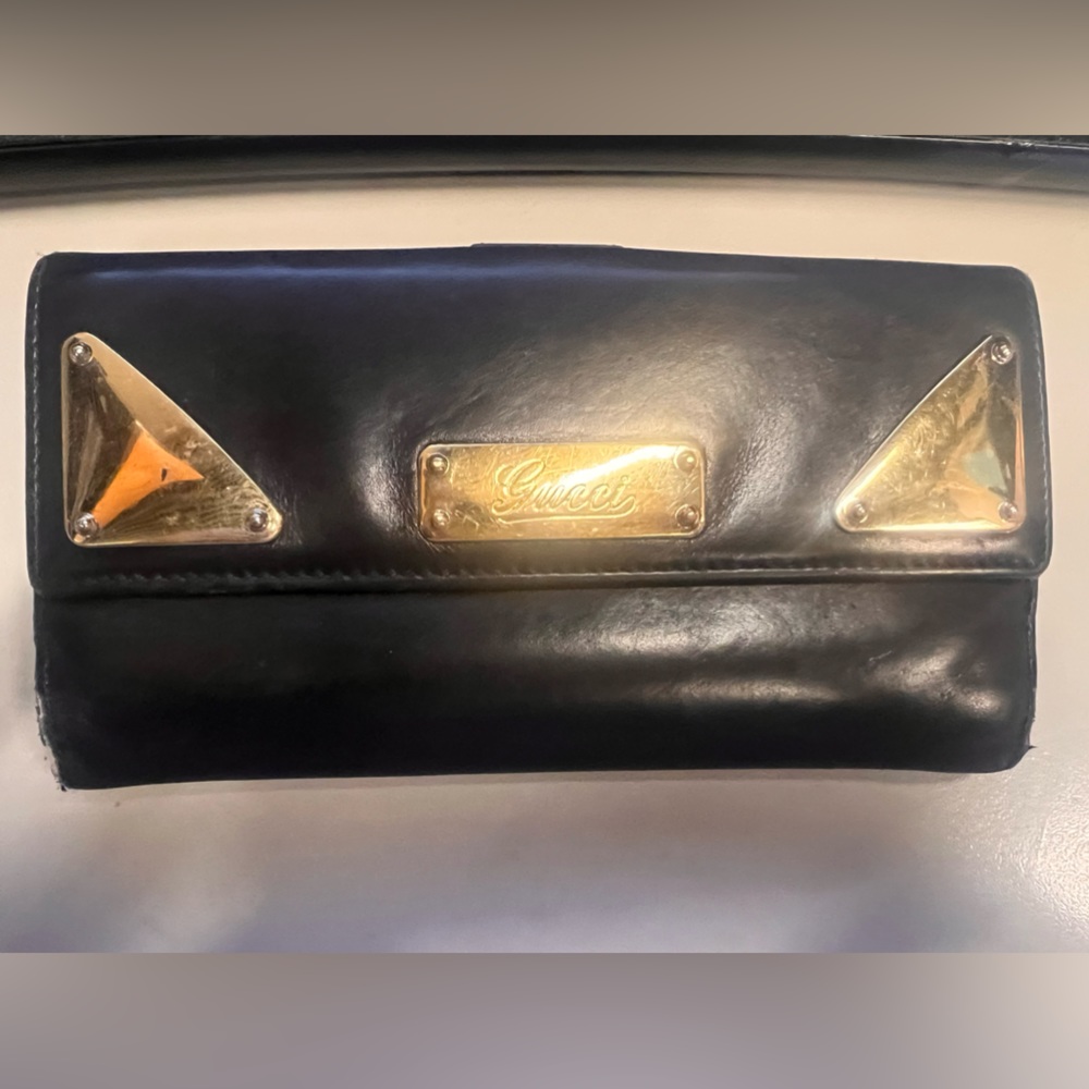 Gucci black leather wallet with gold hardware - guccissma